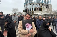 ẢNH, VIDEO: Dân Iran tiếc thương Lãnh tụ Tối cao Khamenei
