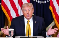 Chiến sự Trung Đông: Iran tuyên bố không hề đàm phán với Mỹ như ông Trump nói; Giá dầu giảm; Tehran cảnh báo phong tỏa Vịnh Ba Tư