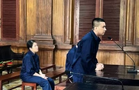 Kiếm tiền chăm vợ bầu, không ngờ vợ phải sinh con trong trại tạm giam