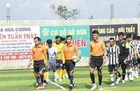 Nhộn nhịp và chuyên nghiệp ở sân chơi bóng đá Lê Thanh Phong