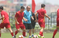 U-23 Việt Nam xuống hạng 3, ông Park bắt giò Myanmar