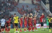 Cầu thủ Malaysia khóc nức nở, thầy trò ông Park cười hớn hở