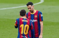 Chiến binh Barca giận dữ khi bị giảm lương