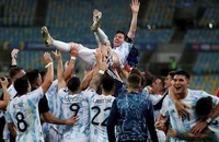 Tổng thống Argentina cũng im lặng khi Messi lên tiếng
