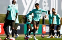 Ronaldo ra quân chinh phục Cộng hòa Czech