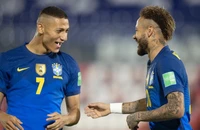 PSG săn lùng Richarlison, cho ra rìa đàn anh Neymar
