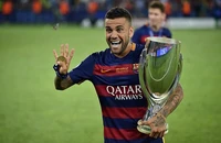 Rơi nước mắt với tâm thư của Alves chia tay Barca