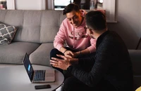 Ozil biến hình làm game thủ 