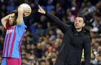 HLV đe dọa từ chức nếu công thần sang Barca