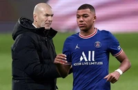 Ronaldinho ủng hộ Zidane ngồi ghế nóng PSG