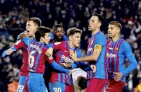 Barca nói dối về những bản hợp đồng bom tấn như Lewandowski