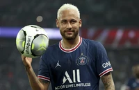 Neymar đến với CLB không ai ngờ