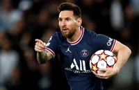 Messi đe dọa rời PSG nếu mua Ronaldo