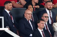 Cổ động viên tẩy chay nhà Glazer, không xem Man United đá với Liverpool 
