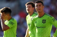 Ten Hag đừng đưa Ronaldo vào sân đá với Liverpool
