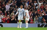 Ten Hag sướng như điên, nội bộ Liverpool lục đục 
