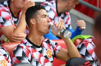 Ronaldo tức giận, không chịu ngồi ghế dự bị