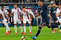 Neymar lại giành đá phạt đền với Mbappe, HLV Galtier giải quyết mâu thuẫn 