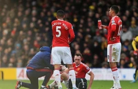 Sao Man United bị tống khỏi phòng thay đồ