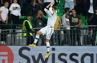 Sancho dạy cho Ronaldo một bài học