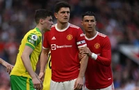 Ten Hag hãy để Ronaldo và Maguire ngồi dự bị