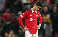 Bị Ten Hag phớt lờ, Ronaldo mang nỗi lo người thừa
