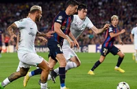 Barca lộ điểm yếu 'chết người'