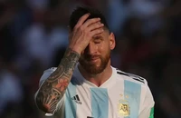Messi đau khổ với chấn thương, nguy cơ bỏ lỡ World Cup