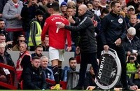 Chị gái Ronaldo 'buồn nôn' với HLV Ten Hag