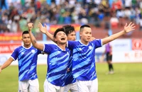 Khánh Hòa lên hạng V-League ở vòng cuối ‘nối mạng’