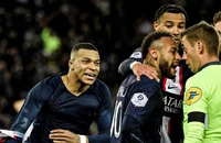 Mbappe bênh vực Neymar, chỉ trích trọng tài tồi tệ