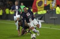 Không Messi, không Neymar, PSG thua nặng 