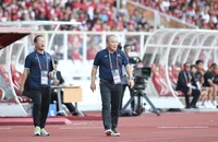 Ông Park lại khẩu chiến với ông Shin