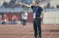Ông Park nói về mối quan hệ ‘cơm không lành’ với ông Shin
