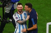 HLV Scaloni ưu ái chọn Messi hay hơn huyền thoại Maradona