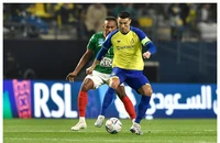 Ronaldo bị 'chăm sóc đặc biệt'