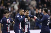 PSG coi trọng Mbappe hơn Messi