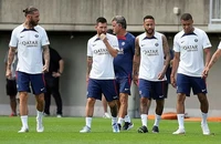 HLV Galtier: 'Ramos và Messi không đi đâu cả'