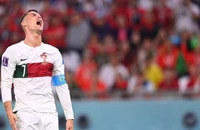 Ronaldo lại gây bão mạng với pha ăn vạ thô thiển