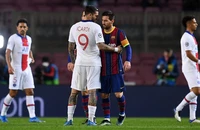 Messi sẵn sàng giảm lương để trở về Barca