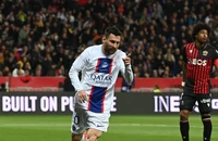 Messi nổ súng lập kỷ lục, vượt qua Ronaldo