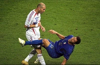 Zidane bị xúc phạm và cú húc đầu lịch sử