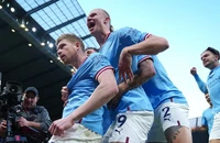Quái kiệt De Bruyne và Haaland vùi dập Arsenal tâm phục khẩu phục