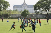 Tuyển nữ Việt Nam sôi nước mắt dưới cái nắng gắt ở Campuchia
