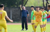 5 ngày nghỉ và trận quyết định của thầy trò Troussier