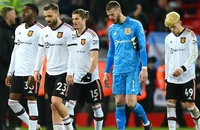 Man United đối diện nguy cơ mất cả chì lẫn chài