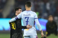 Messi và Ronaldo bị lừa