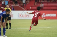 Philippines bị loại vẫn ‘sướng’, ông Chung do thám Campuchia