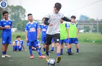 Học bóng đá mùa hè với cựu tuyển thủ Quang Thanh