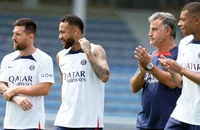 PSG kêu gọi đừng chỉ trích Messi